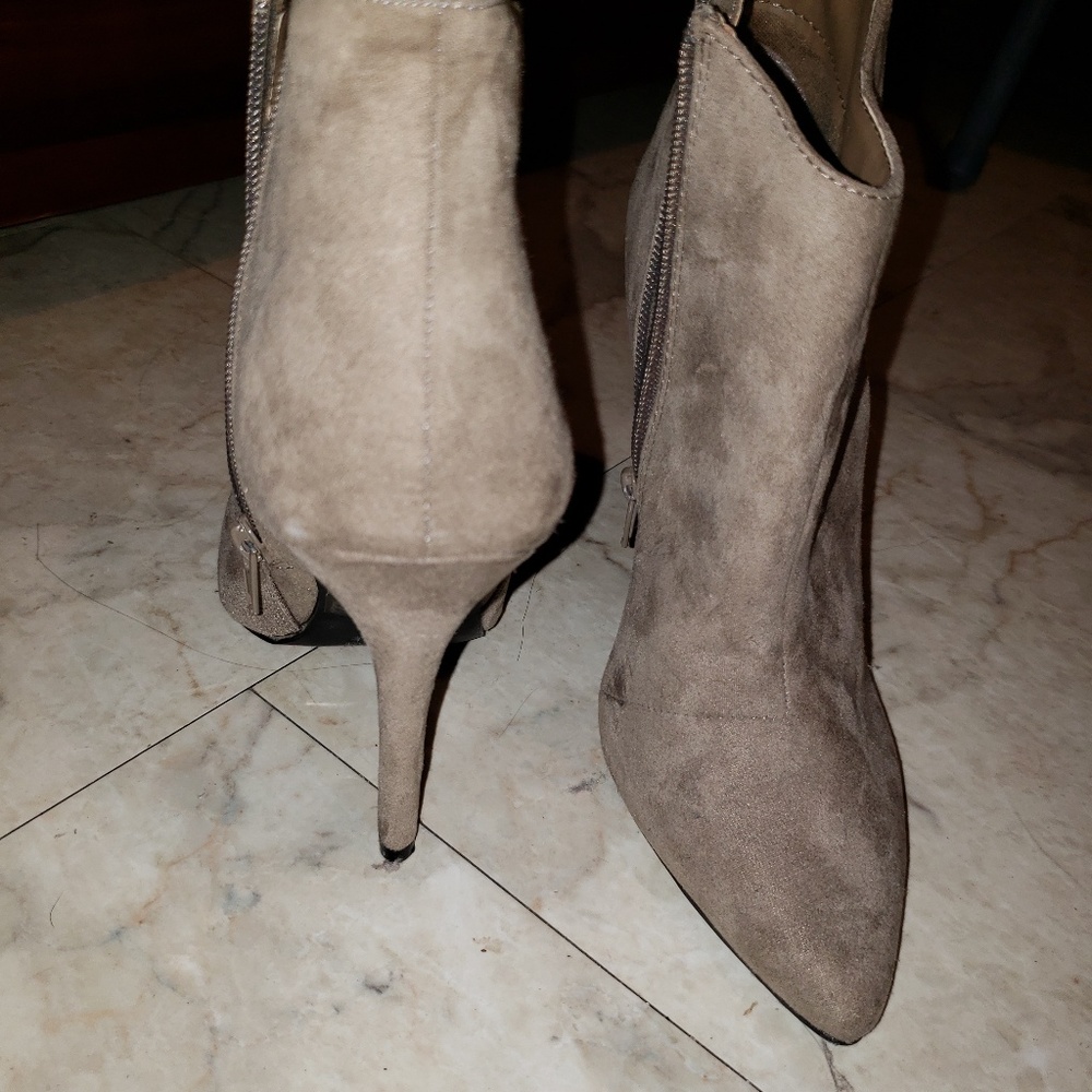 Boots - Picture 3 of 4